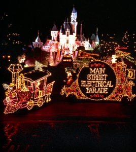 A Main Street Electrical Parade retorna a Disneyland no próximo dia 20 de janeiro de 2017