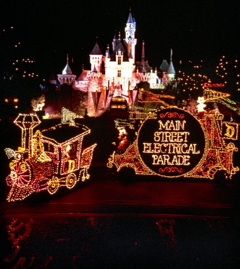 disneyland mainstreetelectricalparade photo 01