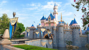 Vice-presidente JD Vance causa paralisações na Disneyland com fortes operações de segurança e protestos
