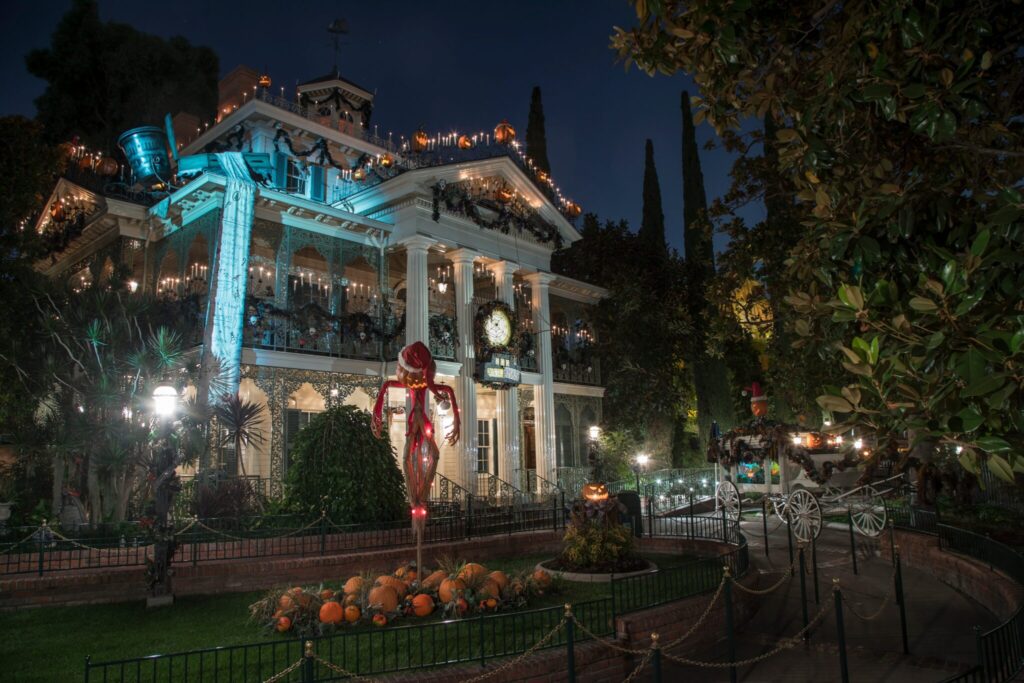 Holidays at the Disneyland Resort – Haunted Mansion Holiday at Disneyland Park