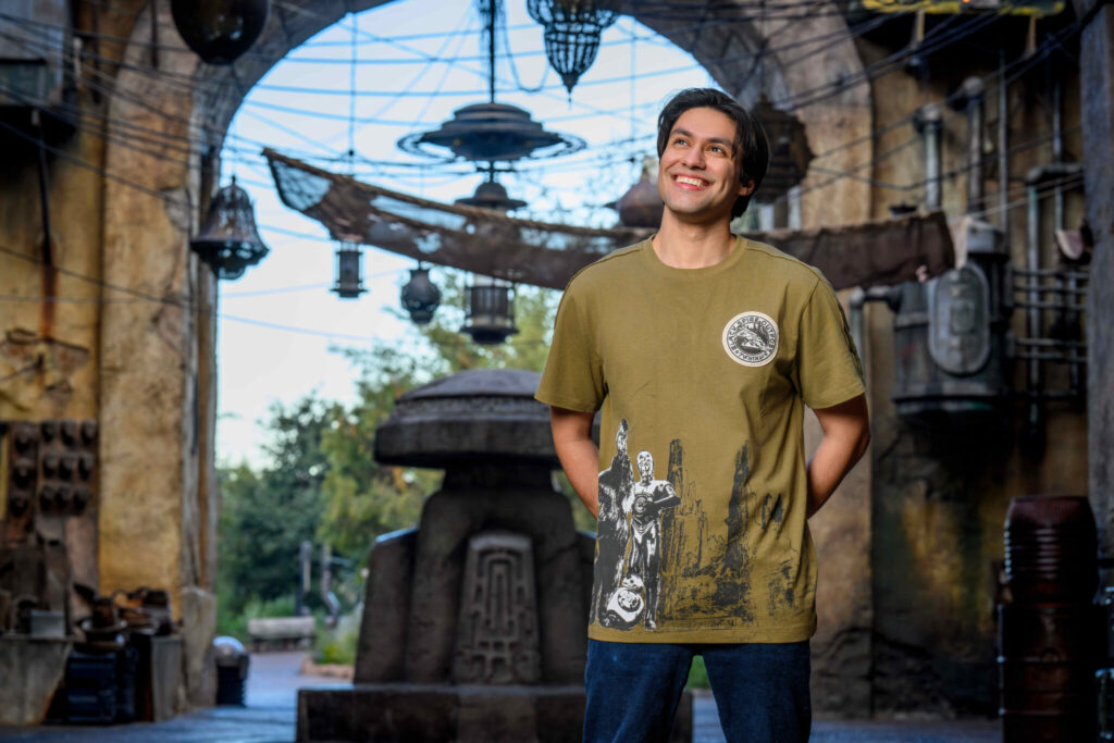 season of the force at disneyland resort — star wars: galaxy’s edge resistance duos adult tee