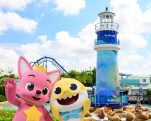 Baby Shark celebra 10 anos nos parques SeaWorld com entretenimento especial para as famílias