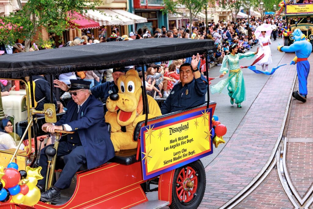 heroes of l a fires honored with cavalcade at disneyland photo 3