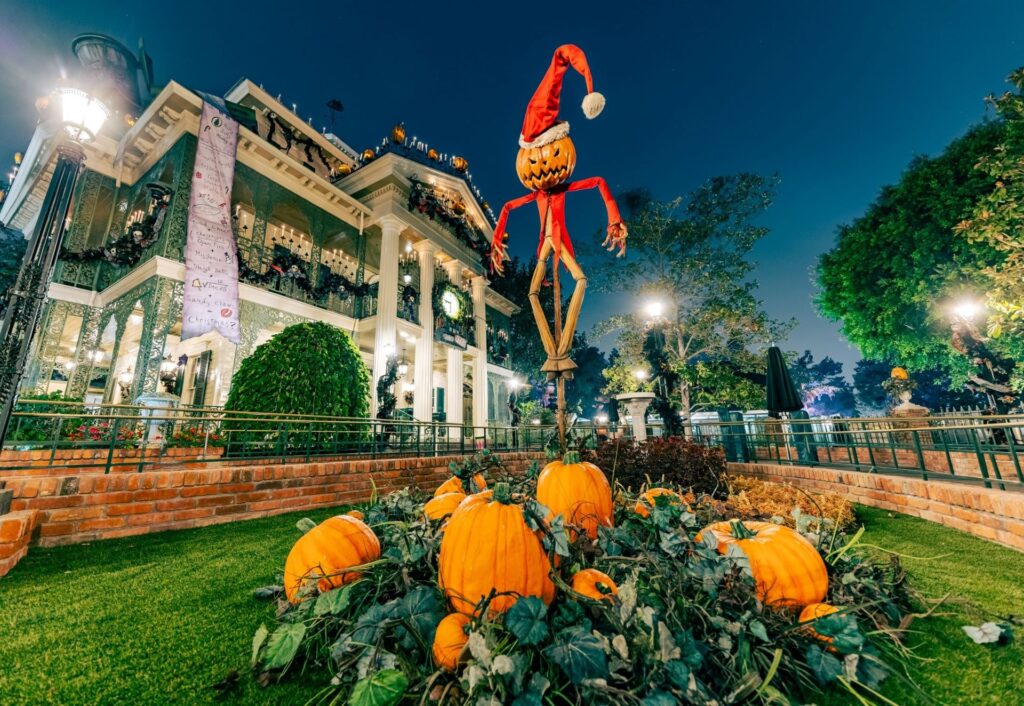 haunted mansion holiday disneyland park
