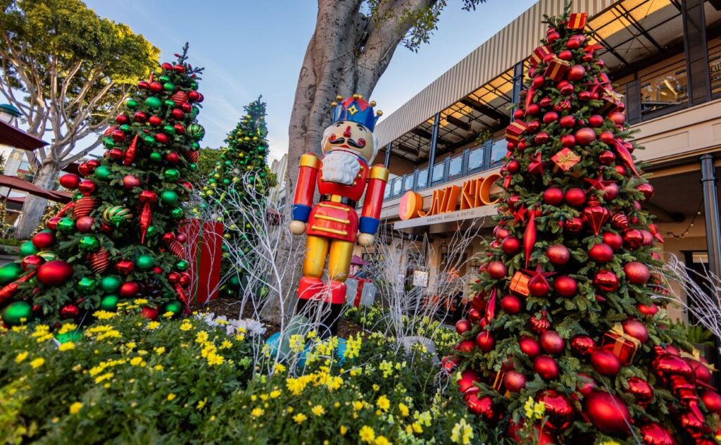 imgi 16 holidays at disneyland resort 2025 downtown disney 1 1750x1080