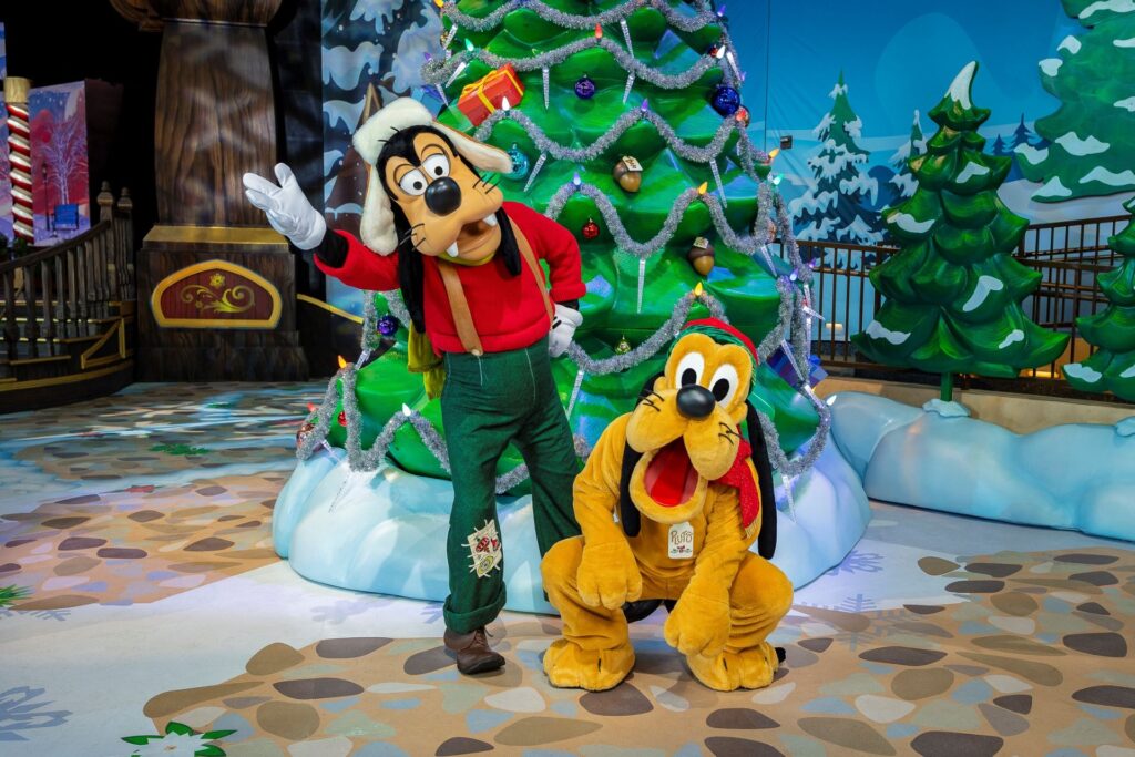 imgi 63 holidays at disneyland resort 2025 characters