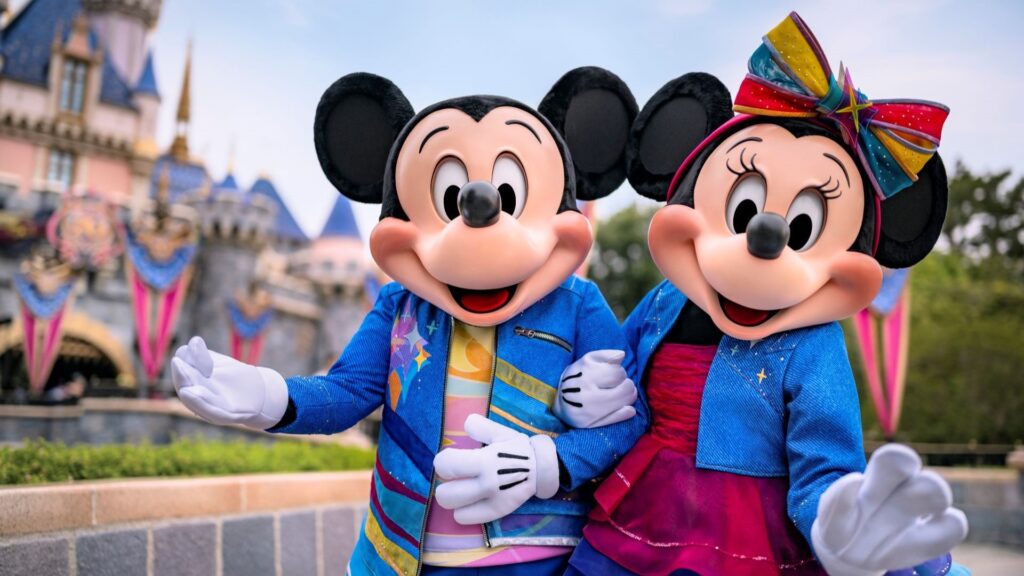 mickey mouse and minnie mouse disneyland resort