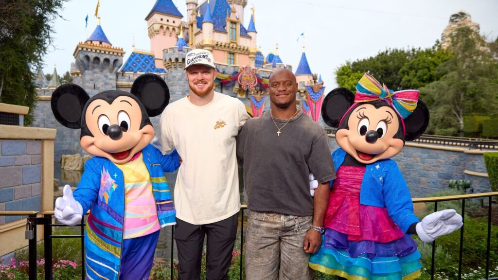 Kenneth Walker III Sam Darnold e Seattle Seahawks - Super Bowl - Disneyland