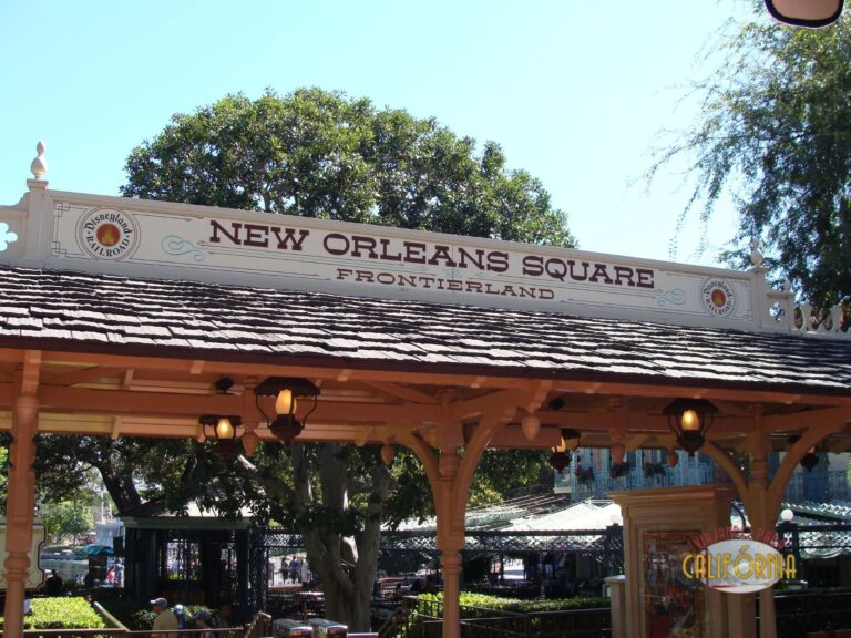 Disneyland vai reconstruir estação histórica de New Orleans Square após incêndio de 2022