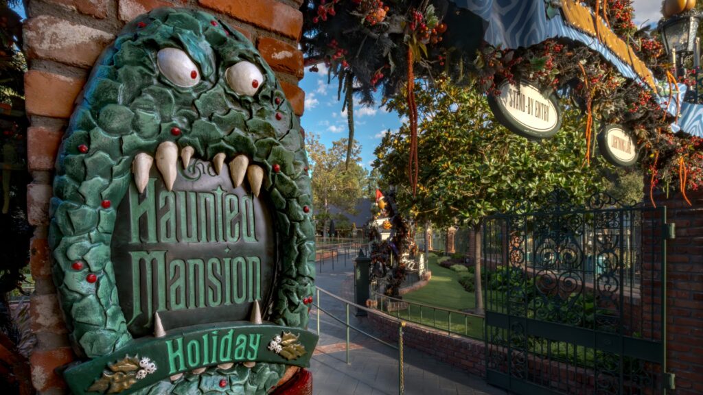 Haunted Mansion - Holidays at Disneyland Resort