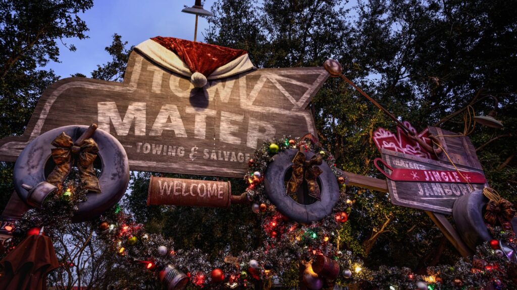 Maters Jingle Jamboree - Holidays at Disneyland Resort